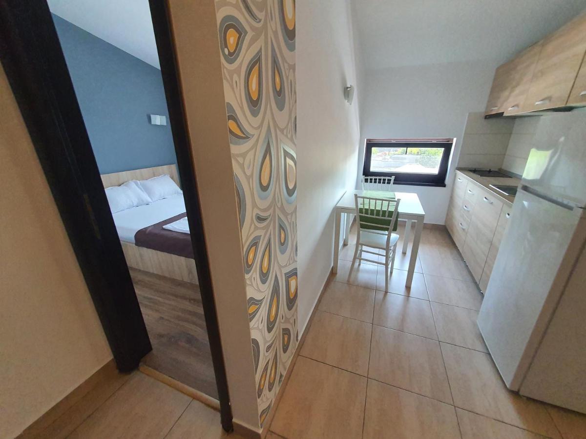 Villa Accommodation Букурещ Екстериор снимка