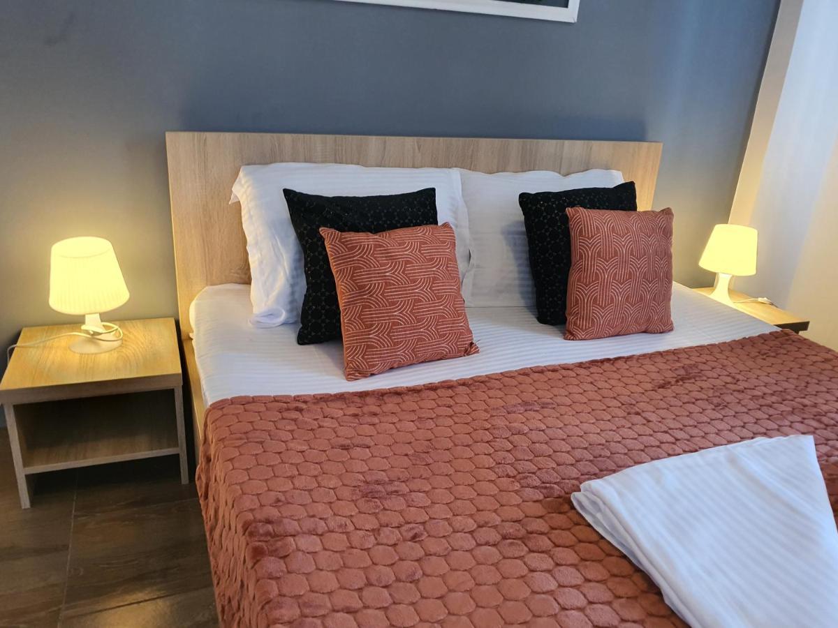 Villa Accommodation Букурещ Екстериор снимка