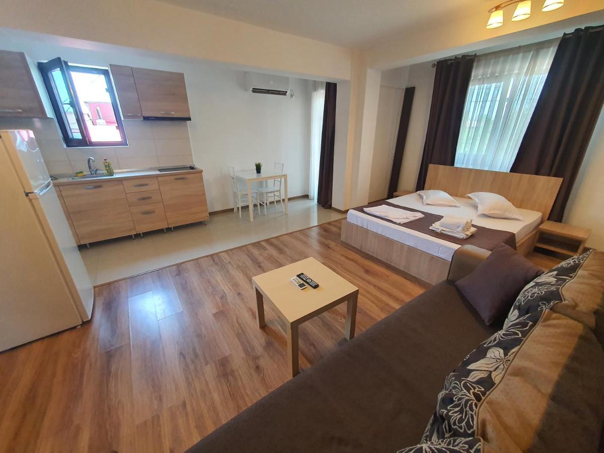 Villa Accommodation Букурещ Екстериор снимка