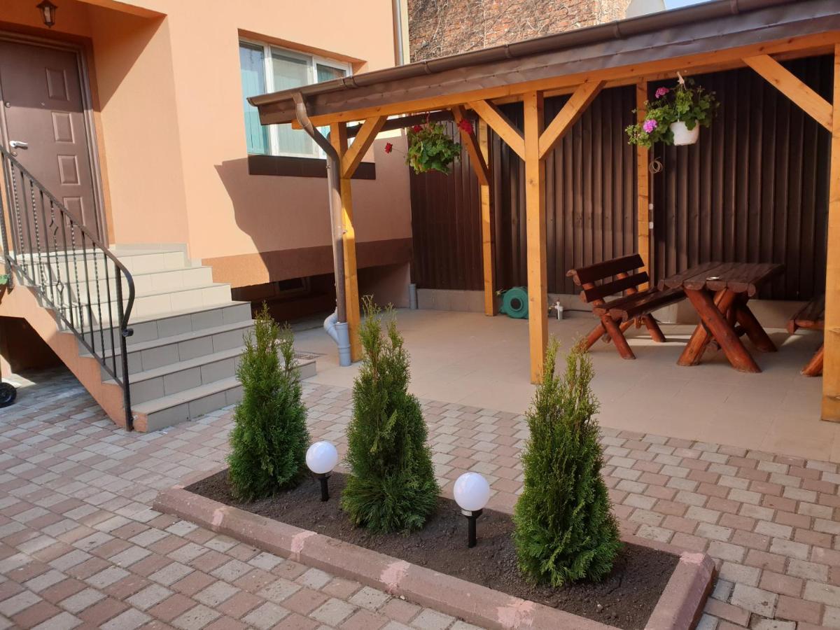 Villa Accommodation Букурещ Екстериор снимка