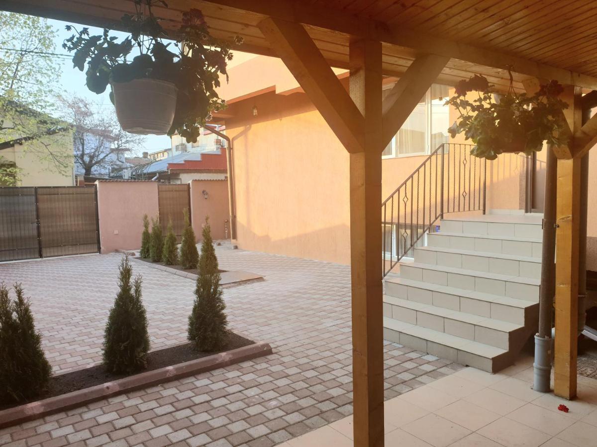 Villa Accommodation Букурещ Екстериор снимка