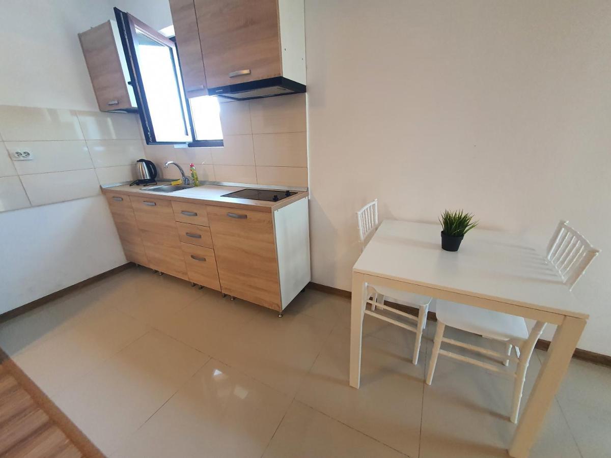 Villa Accommodation Букурещ Екстериор снимка