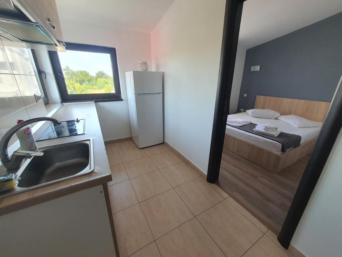 Villa Accommodation Букурещ Екстериор снимка