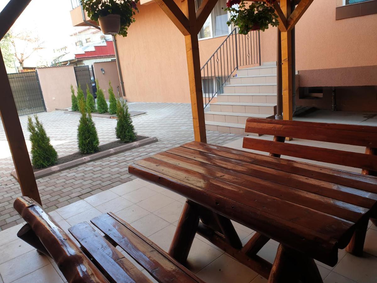Villa Accommodation Букурещ Екстериор снимка